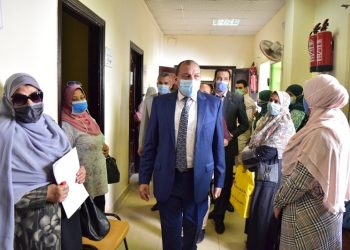 «رئيس جامعة بني سويف» يحيل خمسة من العاملين للتحقيق لعدم ارتداء الكمامات