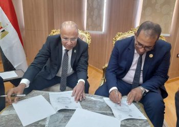 برتوكول تعاون بين "تربية رياضية أسوان" ومنطقة الصعيد للسباحة|صور