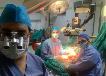 جامعة أسيوط تعلن نجاح جراحة معقدة لتوصيل ذراع مبتور لطالبة بكلية الآداب