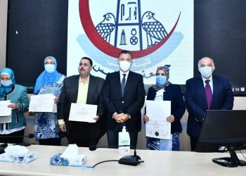 رئيس جامعة عين شمس: مستمرون في الاستعداد لمواجهة أي موجات لـ"كورونا"