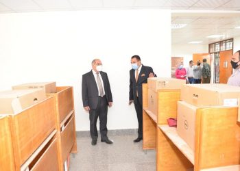 رئيس جامعة أسيوط يتفقد تجهيز مركز رعاية الطلاب ذوي الإعاقة