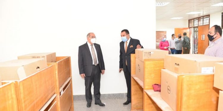رئيس جامعة أسيوط يتفقد تجهيز مركز رعاية الطلاب ذوي الإعاقة