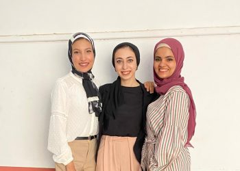 3 طالبات بجامعة بنها يصممن ملابس ذكية لخدمة كبار السن وذوى الاحتياجات الخاصة والسيدات