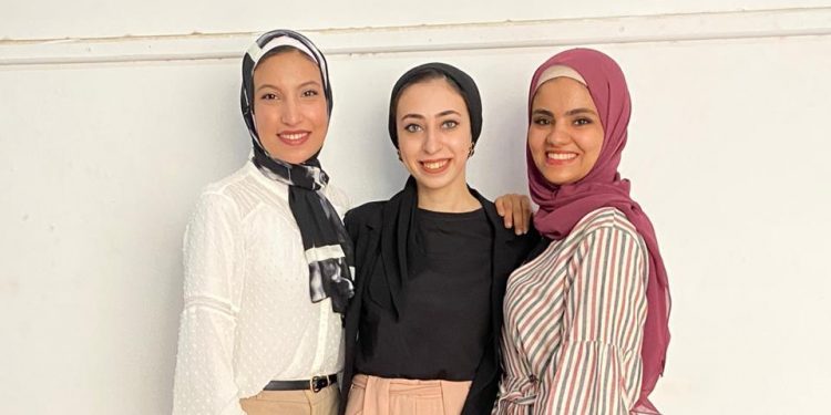3 طالبات بجامعة بنها يصممن ملابس ذكية لخدمة كبار السن وذوى الاحتياجات الخاصة والسيدات