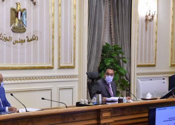 رئيس الوزراء يكلف الجامعات بتولي إصدار تراخيص البناء بدلًا من المحليات