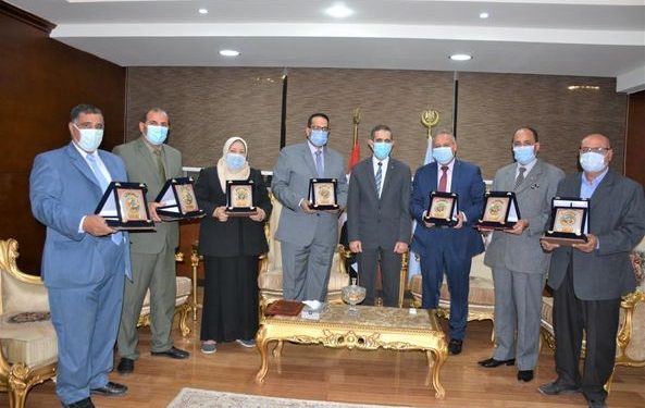 محافظ الغربية يكرم مديري المدارس الفنية ويؤكد كل الدعم لتطويره "صور"