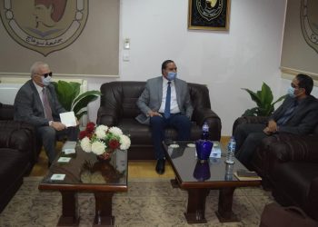 رئيس جامعة سوهاج يتابع تجهيز مبني كلية الفنون التطبيقية والتراثية