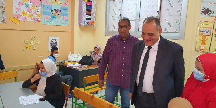 افتتاح أول فصل محو أمية بمدرسة تحيا مصر بحي الأسمرات "صور"