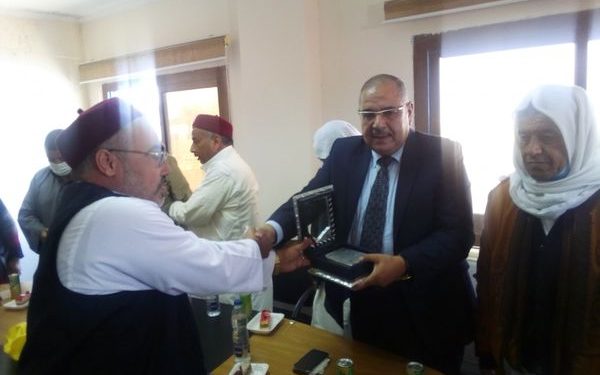 عمد ومشايخ مطروح يكرم النيلي بعد نقله للوادي الجديد "صور"