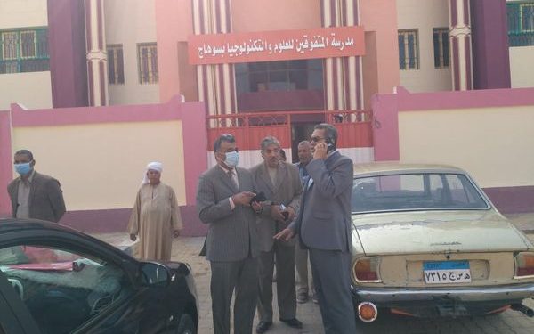 وكيل تعليم سوهاج: شددنا على تنفيذ الاشتراطات الفنية بمدرسة المتفوقين للعلوم "صور"