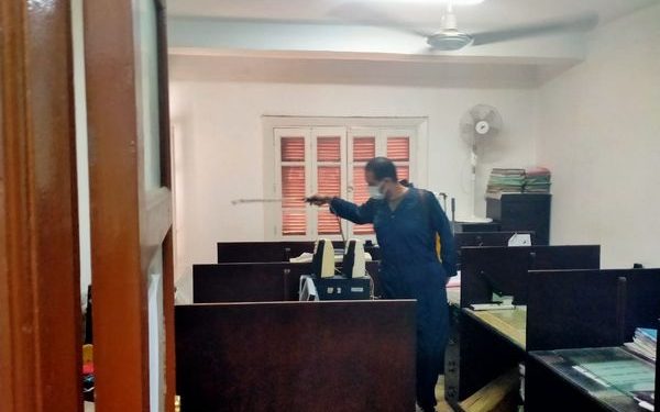 تطهير مكاتب العاملين بديوان مديرية تعليم الغربية "صور"