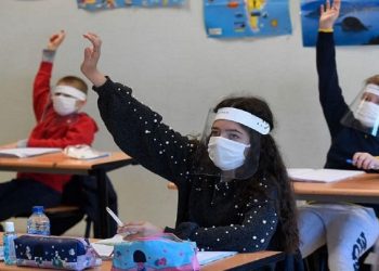 أبرزها التغذية والنظافة والحوار.. طرق بسيطة لحماية طفلك من كورونا