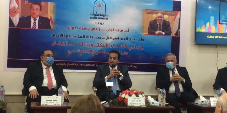 وزير التعليم العالي: الاحتكار يولد تعليمًا لا يرتقى إلى العالمية