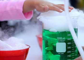 "كورونا يقترب من النهاية".. الثلج السحري رحلة لقاح الأمل لإنقاذ البشرية