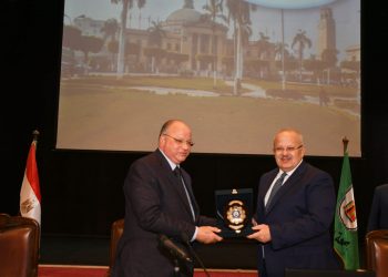 رئيس جامعة القاهرة يعلن فوز 32 عالمًا وباحثًا بجوائز الجامعة لعام 2019