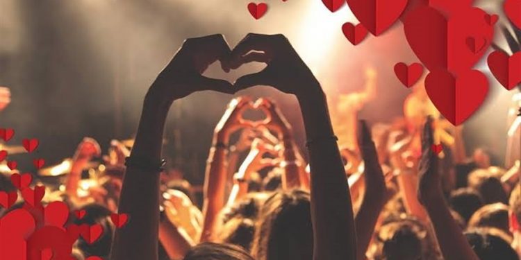 “مأساة” خلف احتفال المصريين بعيد الحب “4 نوفمبر”