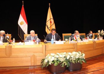 حقيقة دمج الامتحانات بالجامعات والمعاهد على مستوى الجمهورية واستبدالهما بأبحاث