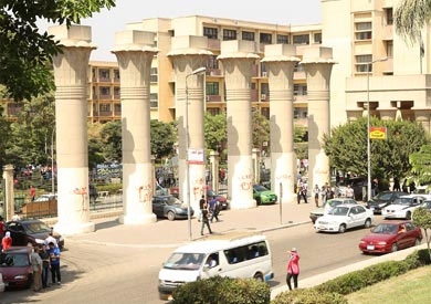 مركز تعليم الكبار بـ«عين شمس»: قرار إلزام الطلاب بمحو أمية 4 أشخاص قديم