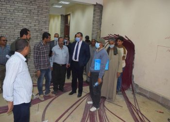 رئيس جامعة سوهاج يتابع الموقف التنفيذي لمشروعي كلية الصيدلية وصالات الامتحانات الإلكترونية بالمقر الجديد