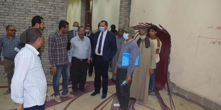 رئيس جامعة سوهاج يتابع الموقف التنفيذي لمشروعي كلية الصيدلية وصالات الامتحانات الإلكترونية بالمقر الجديد