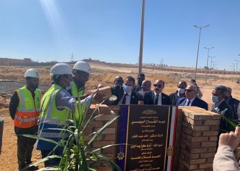 رئيس جامعة أسوان والمحافظ يضعان حجر الأساس للمنشآت الرياضية بصحاري