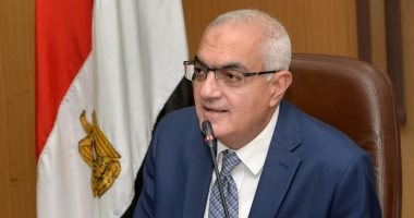 رئيس جامعة المنصورة يتفقد عمليات تجهيز مراكز الاختبارات الإلكترونية