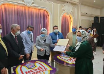 تعليم بني سويف تكرم الأوائل بإدارة سمسطا "صور"