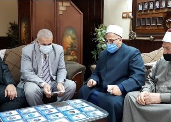 لوضعها بالمدارس تعليم دمياط تتسلم كتب ضد الأفكار المضللة من الأوقاف