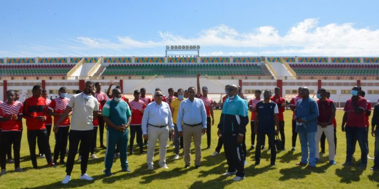 رئيس جامعة أسوان: يشهد فعاليات اليوم الرياضي لأعضاء هيئة التدريس ومعاونيهم باستاد الجامعة الرياضي