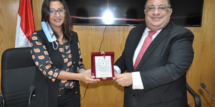 رئيس جامعة حلوان يستقبل الأمين العام للجنة الوطنية المصرية لمنظمة اليونسكو