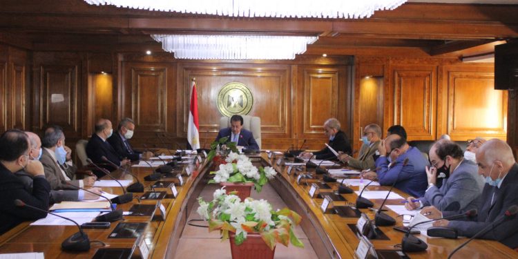 اليوم مجلس التعليم والطلاب يناقش استعدادات امتحانات التيرم الأول بالجامعات