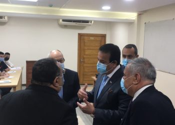 وزير التعليم العالى يتفقد تطوير كلية التجارة وإدارة الأعمال