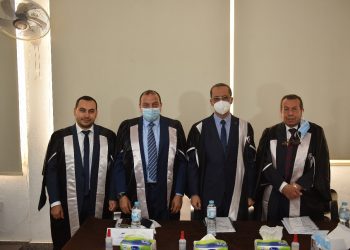رئيس جامعة بني سويف يشارك بمناقشة رسالة دكتواره بطب الأزهر