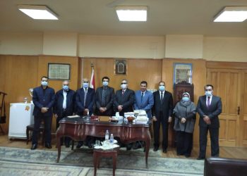 جامعة الفيوم: تسليم مشروع كلية الآثار للجنة دعم وتطوير الفاعلية التعليمية