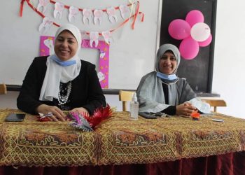 طب أسنان الأزهر تستقبل الطالبات المستجدات بتوزيع الهدايا التذكارية