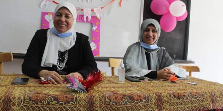 طب أسنان الأزهر تستقبل الطالبات المستجدات بتوزيع الهدايا التذكارية