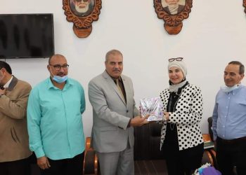 تكريم مدير إدارة خدمة المواطنين بجامعة الأزهر