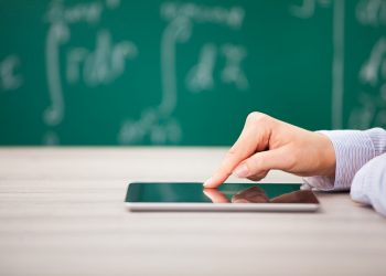 "أمهات مصر" يكشفن عن مطالب ثانوية "دفعة التابلت"