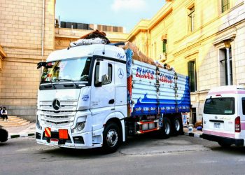 انطلاق قافلة جامعة القاهرة الشاملة إلى حلايب وشلاتين وأبو رماد 