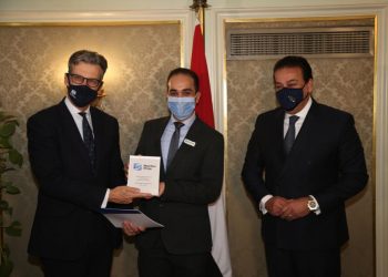 وزير التعليم العالى يكرم ماركو زكى الفائز بجائزة نيوتن العلمية 2020