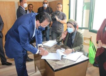 وزير التعليم العالي والبحث العلمي يدلي بصوته في انتخابات مجلس النواب