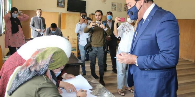 وزير التعليم العالي والبحث العلمي يدلي بصوته في انتخابات مجلس النواب