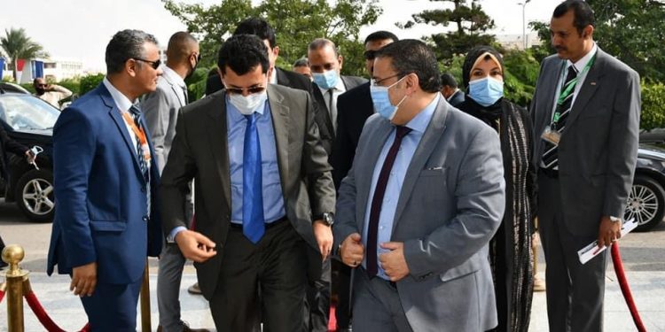 أشرف صبحى يشارك في الإمتحانات التأهيلية للدكتوراه بتربية رياضية قناة السويس