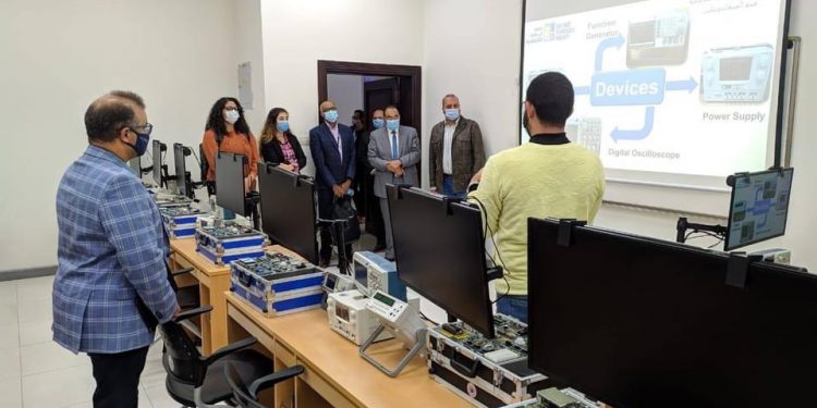 تعاون بين جامعة بني سويف التكنولوجية والجامعة الأمريكية