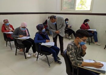 رئيس جامعة بني سويف التكنولوجية يتفقد سير امتحانات "الميدتيرم"