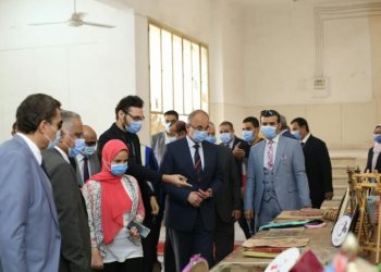 " شعلان" يواصل جولاته التفقدية بالكليات للاطمئنان علي تطبيق الإجراءات الوقائية