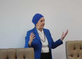 د دينا راشد عميد مساعد جامعة شيكاغو