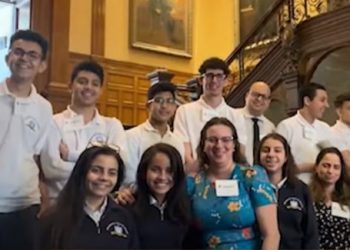 طلاب مدرسة فلوباتير كولدج المصرية