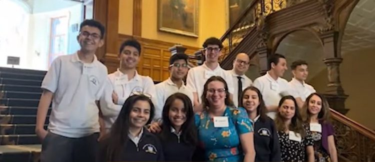 طلاب مدرسة فلوباتير كولدج المصرية