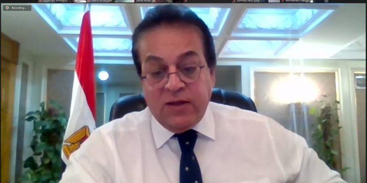 وزير التعليم العالى د حالد عبد الغفار مع المصريين فى كنداباحث